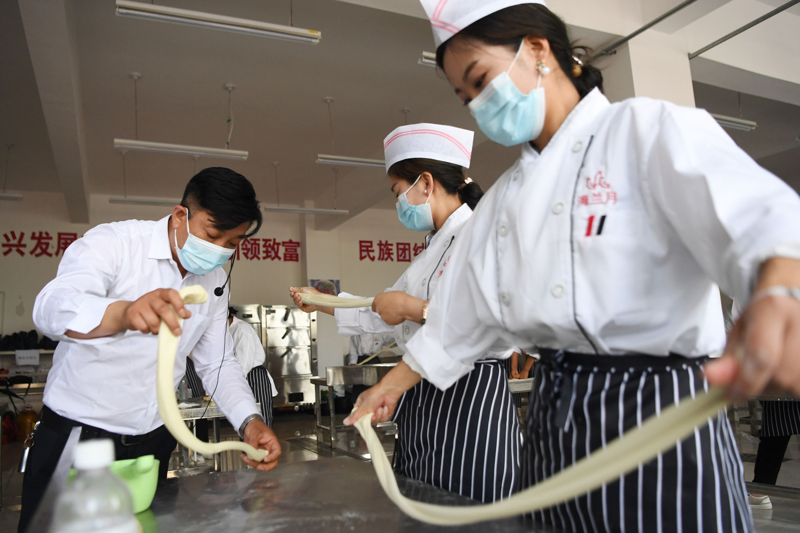 “保特色”與“重規范”可否兼得？
