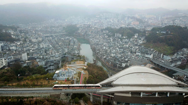 新春走基層丨“小”場景涌動經濟“大”能量——小店、小廠、小站、小村探訪記