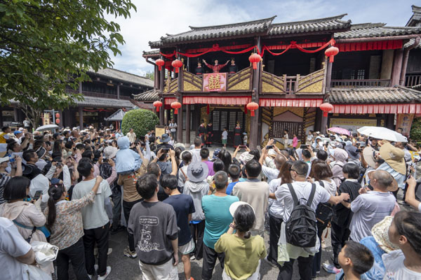云南大理進(jìn)入暑期旅游旺季